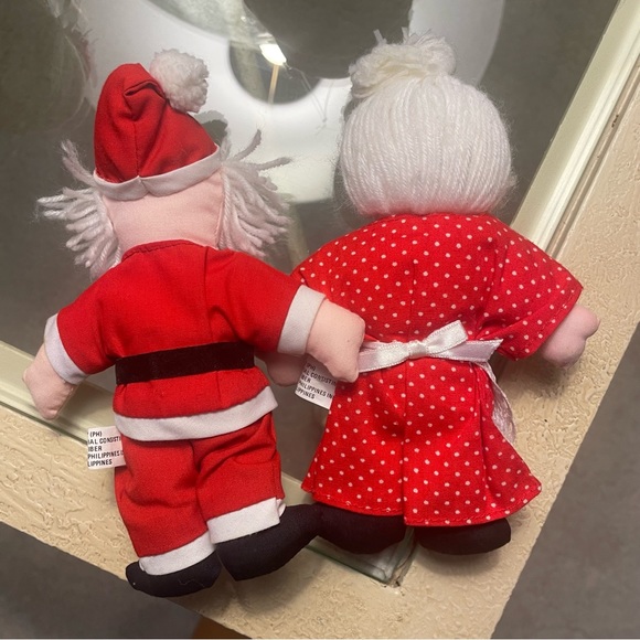 ⭐️ Mini Stuffed Santa 🎅🏻 & Mrs. Clause 🤶🏻 - Picture 2 of 3